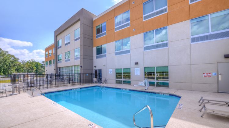 Holiday Inn Express Bethlehem/Winder Pool