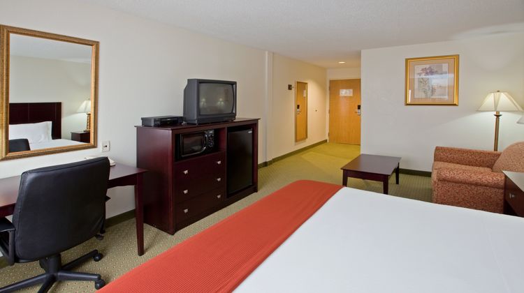 Holiday Inn Express Washington Suite