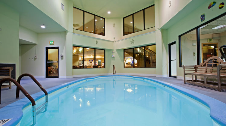 Holiday Inn Express Washington Pool
