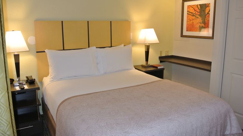<b>Candlewood Suites Fairfax Room</b>. Images powered by <a href="https://www.leonardoworldwide.com/" title="Leonardo Worldwide" target="_blank">Leonardo</a>.