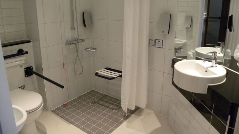 <b>Holiday Inn Express Colchester Room</b>. Images powered by <a href="https://www.leonardoworldwide.com/" title="Leonardo Worldwide" target="_blank">Leonardo</a>.