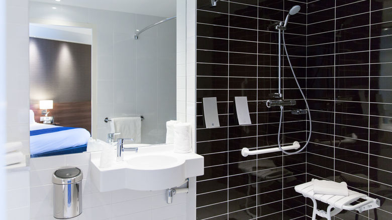 <b>Holiday Inn Express Toulon-Sainte-Musse Room</b>. Images powered by <a href="https://www.leonardoworldwide.com/" title="Leonardo Worldwide" target="_blank">Leonardo</a>.