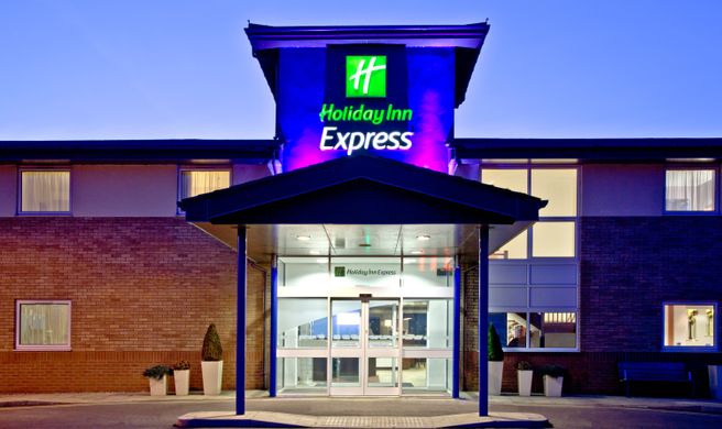 Holiday Inn Express Shrewsbury Exterior
