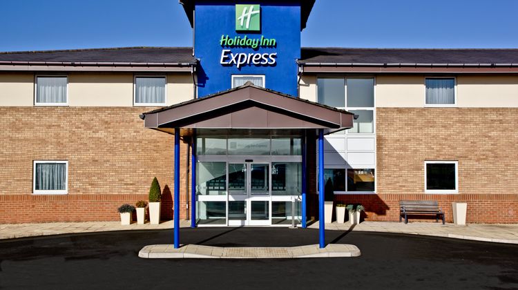Holiday Inn Express Shrewsbury Exterior