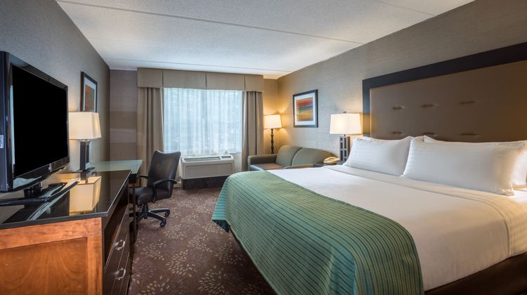 Holiday Inn South Kingston Room