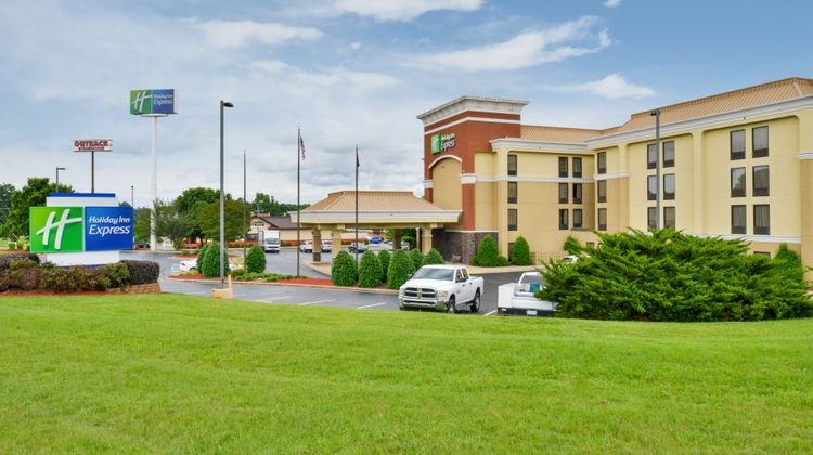 Holiday Inn Express Exterior