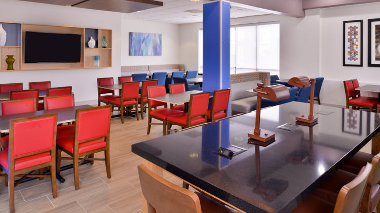 Holiday Inn Express Lobby