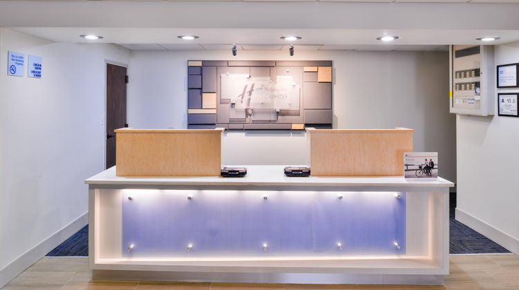 Holiday Inn Express Lobby