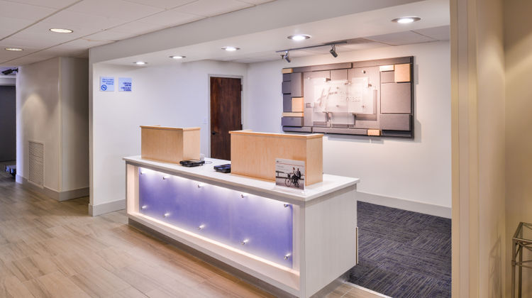 Holiday Inn Express Lobby