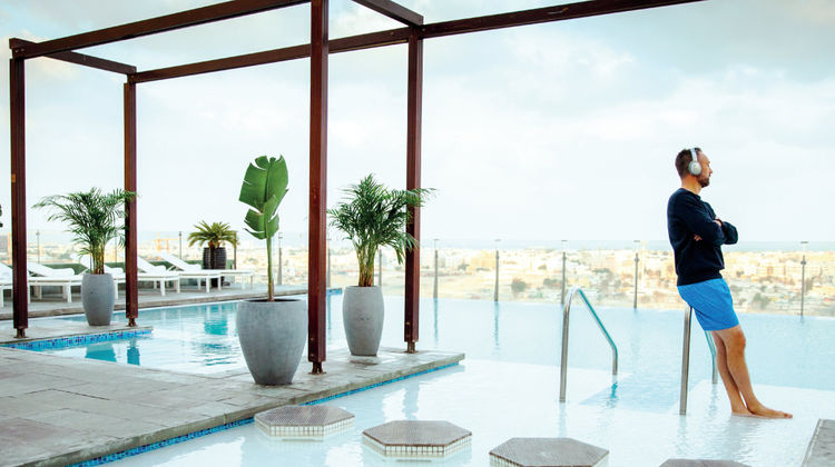voco Dubai Pool