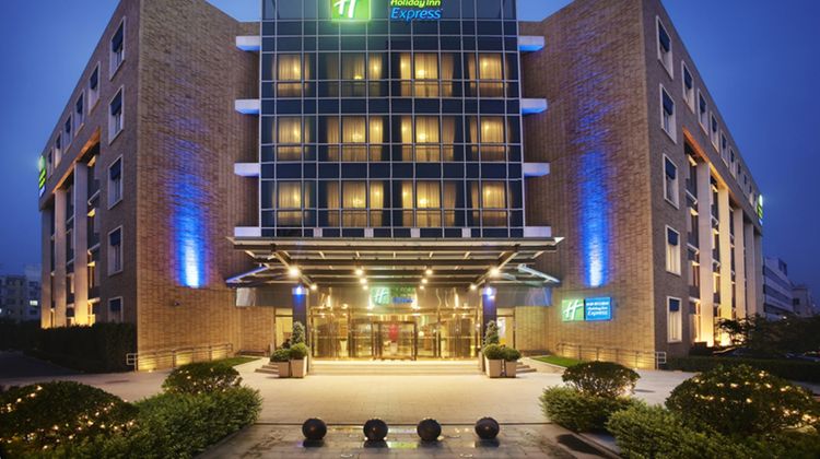 Holiday Inn Express Shangdi Beijing Exterior