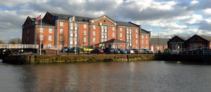Holiday Inn Ellesmere Port Exterior