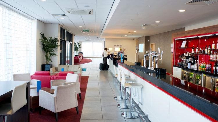 Holiday Inn Express Rotherham North Lobby