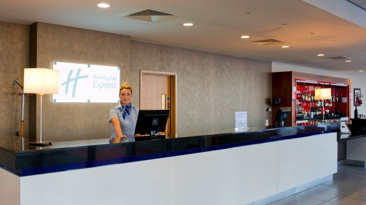 Holiday Inn Express Rotherham North Lobby
