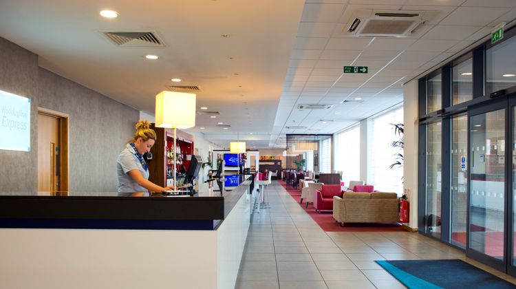 Holiday Inn Express Rotherham North Lobby