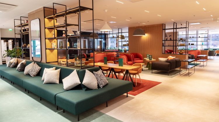 Holiday Inn Helsinki Lobby