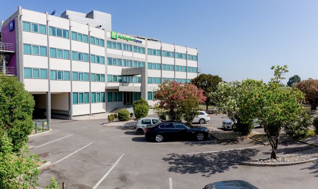 Holiday Inn Express Lisbon Airport Exterior