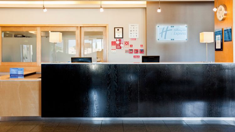 Holiday Inn Express Lisbon-Oeiras Lobby