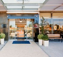 Holiday Inn Express Lisbon-Oeiras Exterior