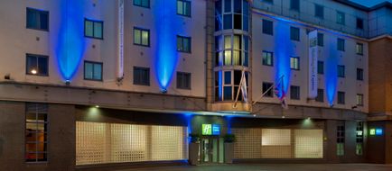 Holiday Inn Express London City Exterior