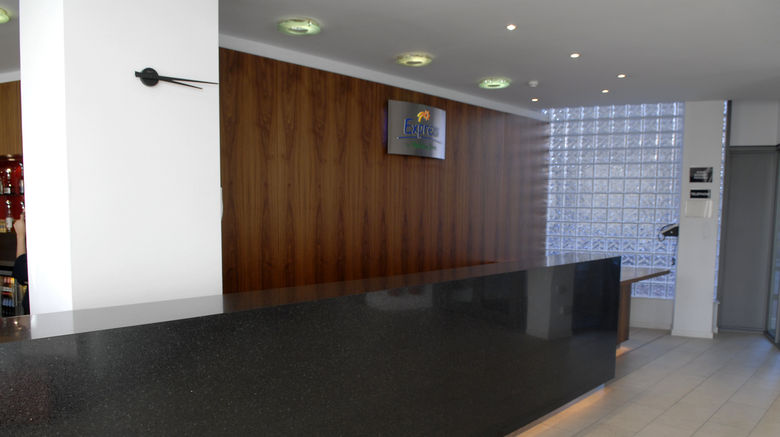 <b>Holiday Inn Express London City Lobby</b>. Images powered by <a href="https://www.leonardoworldwide.com/" title="Leonardo Worldwide" target="_blank">Leonardo</a>.