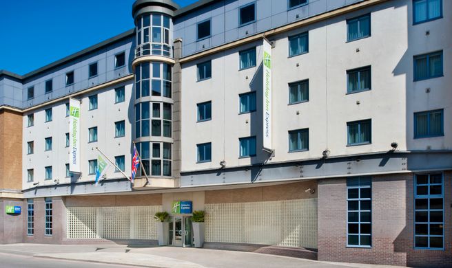 Holiday Inn Express London City Exterior