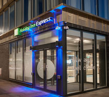 Holiday Inn Express London, Ealing Exterior