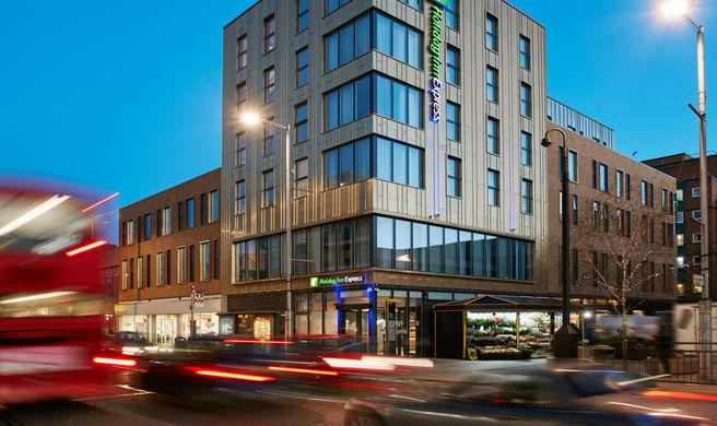 Holiday Inn Express London, Ealing Exterior
