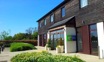 Holiday Inn Express Epsom Downs