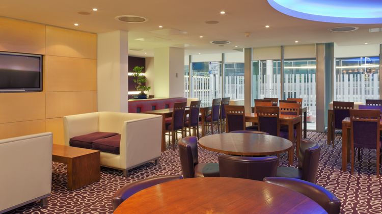Holiday Inn Express Swiss Cottage Restaurant