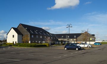 Holiday Inn Express Epsom Downs