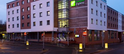 Holiday Inn Express Harlow Exterior