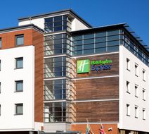Holiday Inn Express Harlow Exterior