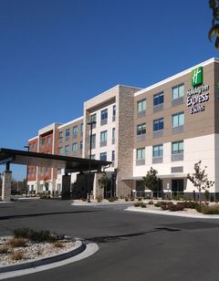 Holiday Inn Express & Suites Airport
