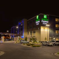 Holiday Inn Express & Suites Airport