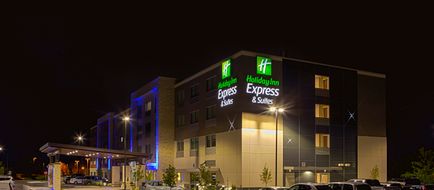 Holiday Inn Express & Suites Airport Exterior