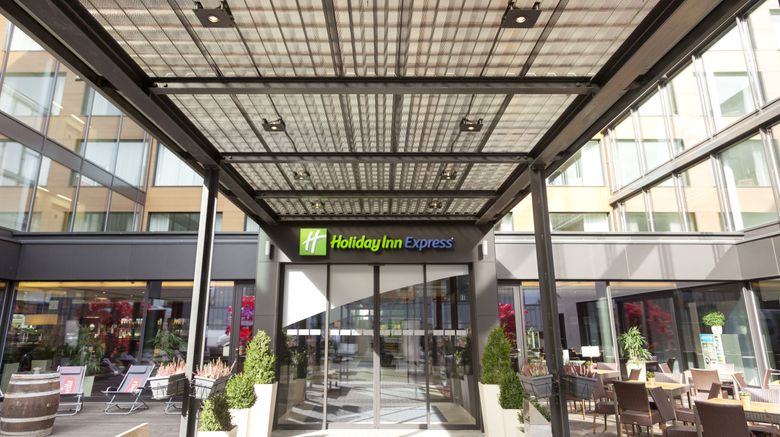 <b>Holiday Inn Express Zurich Airport Exterior</b>. Images powered by <a href="https://www.leonardoworldwide.com/" title="Leonardo Worldwide" target="_blank">Leonardo</a>.