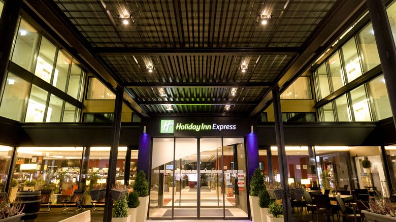 <b>Holiday Inn Express Zurich Airport Exterior</b>. Images powered by <a href="https://www.leonardoworldwide.com/" title="Leonardo Worldwide" target="_blank">Leonardo</a>.