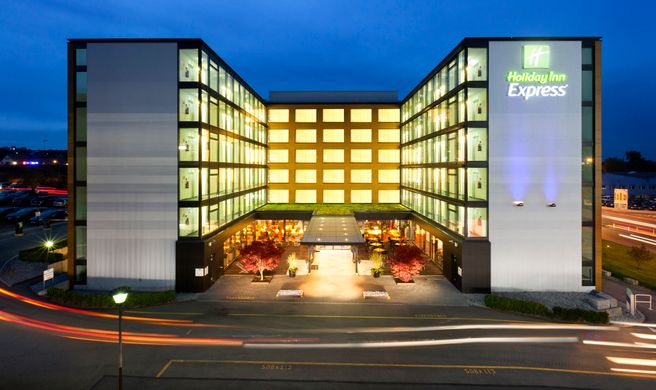 Holiday Inn Express Zurich Airport Exterior