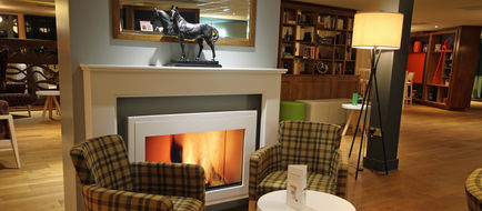 Holiday Inn Huntingdon Racecourse Exterior