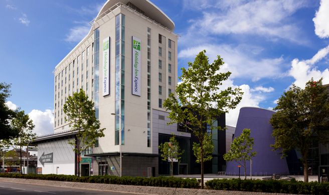 Holiday Inn Express Hull City Centre Exterior