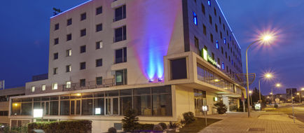Holiday Inn Express Lisbon Alfragide Exterior