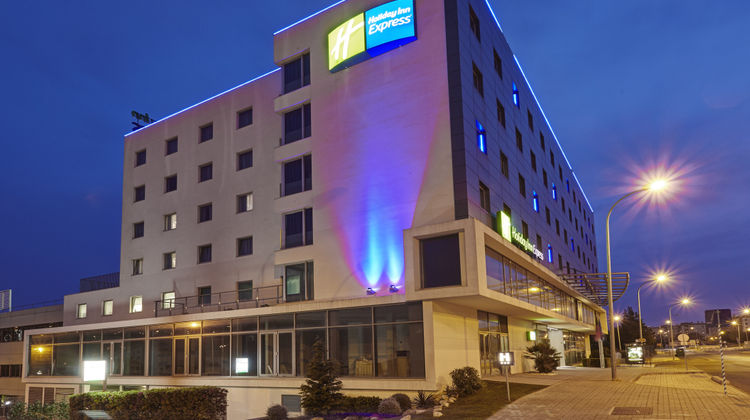 Holiday Inn Express Lisbon Alfragide Exterior