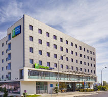Holiday Inn Express Lisbon Alfragide Exterior