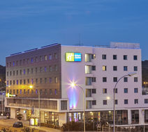 Holiday Inn Express Lisbon Alfragide Exterior