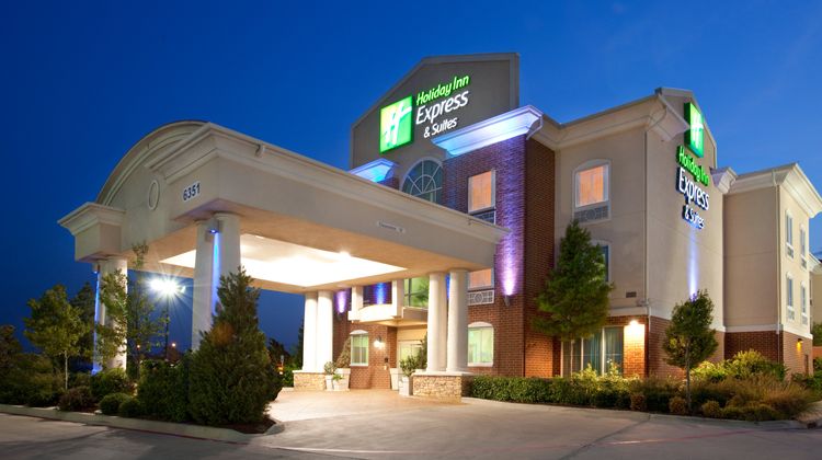 Holiday Inn Express Fort Worth I-35 Exterior