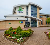 Holiday Inn Express Northampton Exterior
