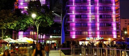 Holiday Inn Express Paris Exterior