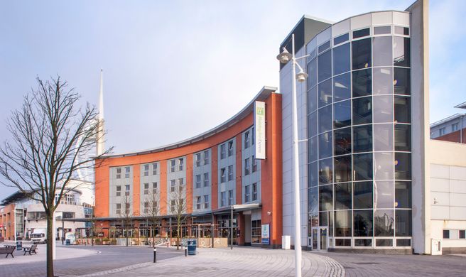Holiday Inn Express Gunwharf Quays Exterior