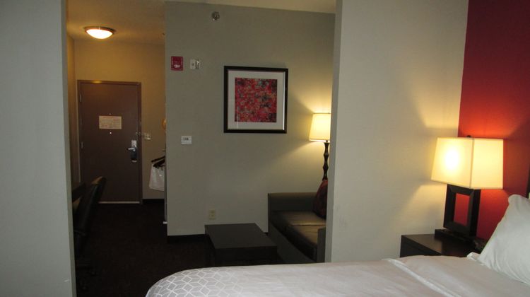 Holiday Inn Express Cloverdale Suite